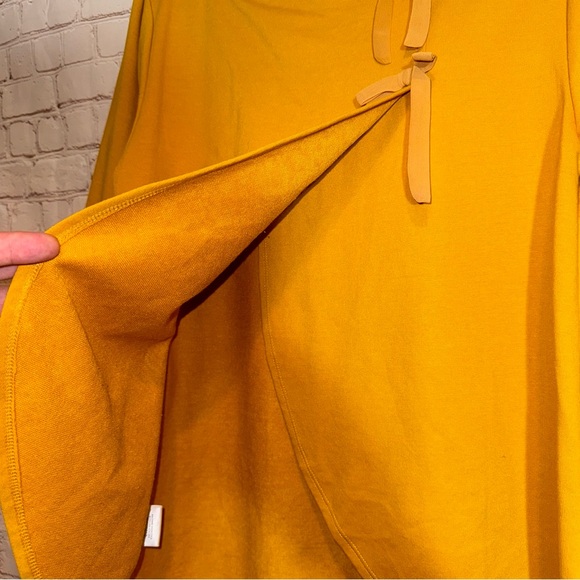 MODCLOTH Boat Neck 3/4 Sleeve Ruffle Bow Back Top, Size Medium - Picture 9 of 9